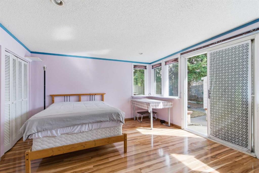 4008 36 Street Nw, Calgary, AB - Indoor Photo Showing Bedroom