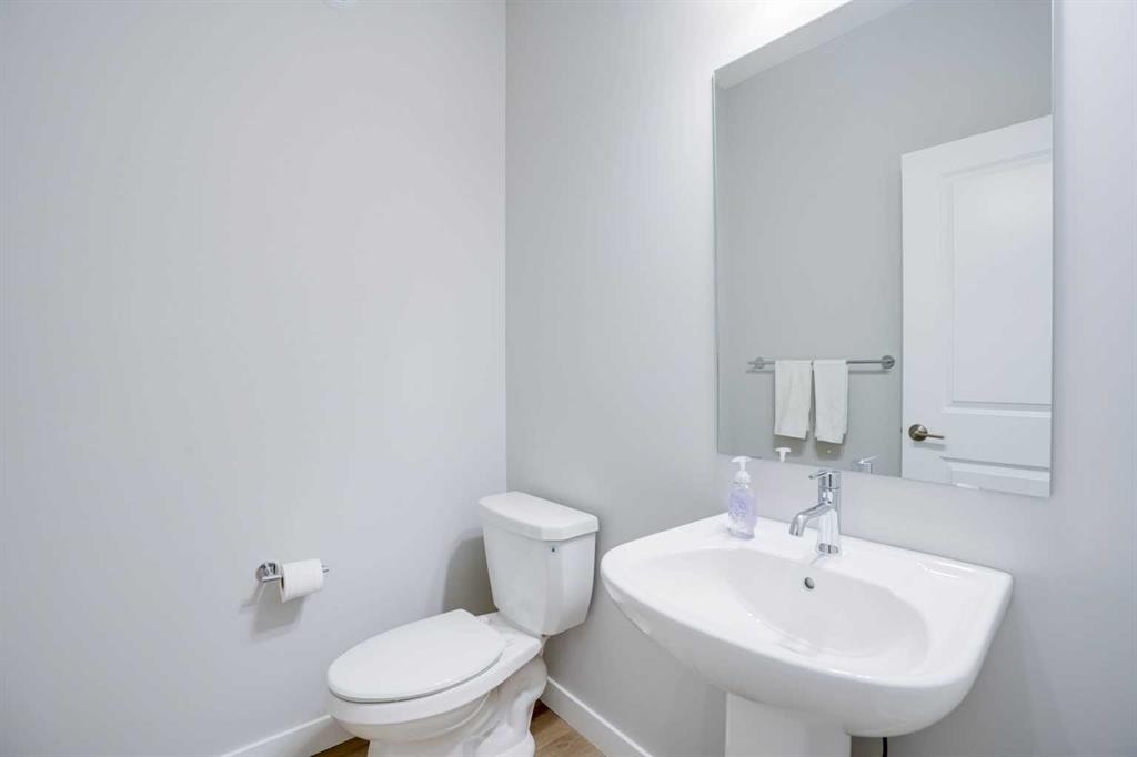 77 Calhoun Crescent Ne, Calgary, AB - Indoor Photo Showing Bathroom