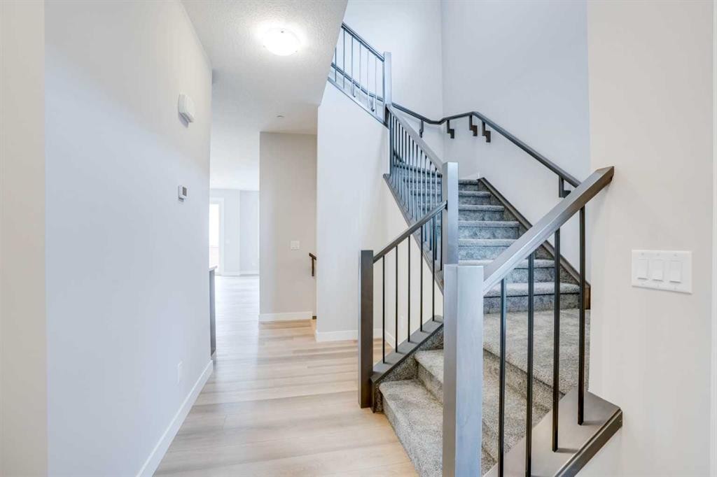 77 Calhoun Crescent Ne, Calgary, AB - Indoor Photo Showing Other Room