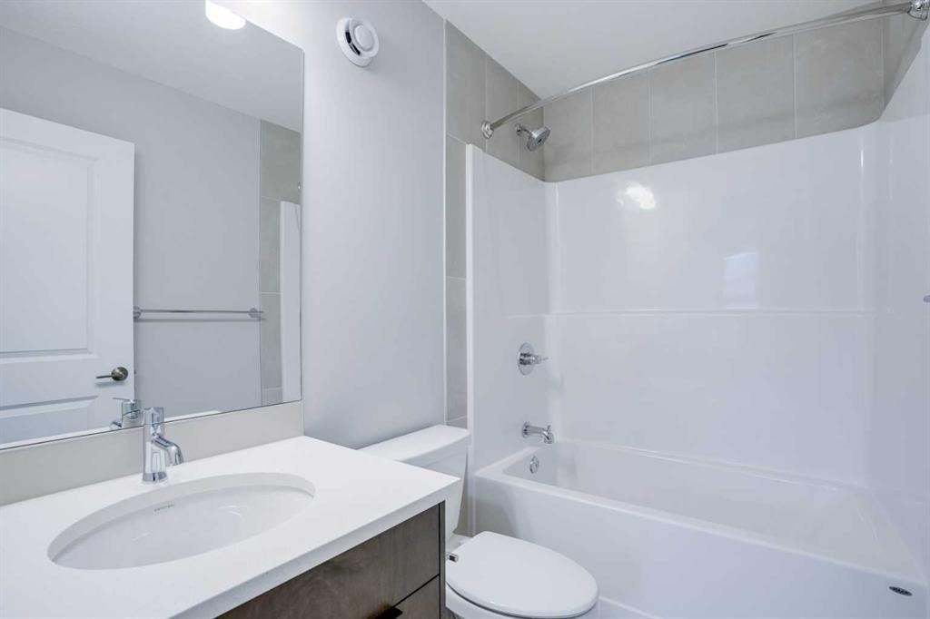 77 Calhoun Crescent Ne, Calgary, AB - Indoor Photo Showing Bathroom