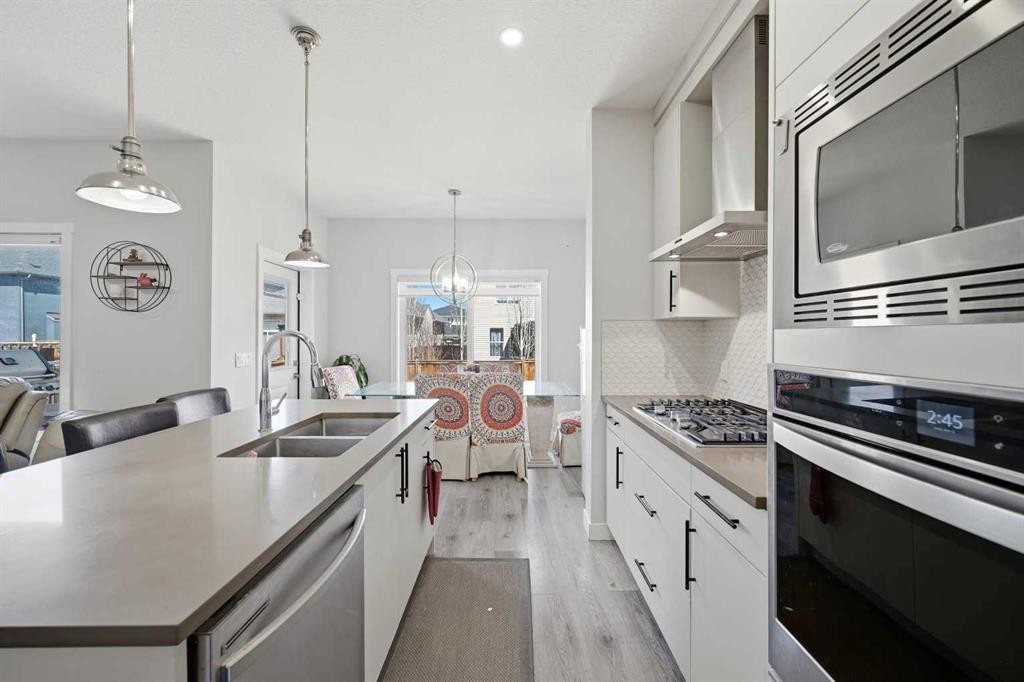 82 Legacy Glen Terrace Se, Calgary, AB - Indoor Photo Showing Kitchen With Double Sink With Upgraded Kitchen