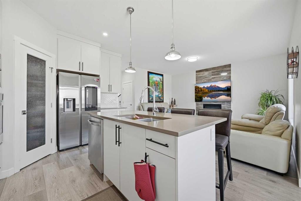 82 Legacy Glen Terrace Se, Calgary, AB - Indoor Photo Showing Kitchen With Double Sink With Upgraded Kitchen