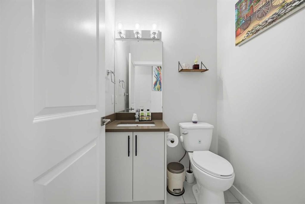 82 Legacy Glen Terrace Se, Calgary, AB - Indoor Photo Showing Bathroom