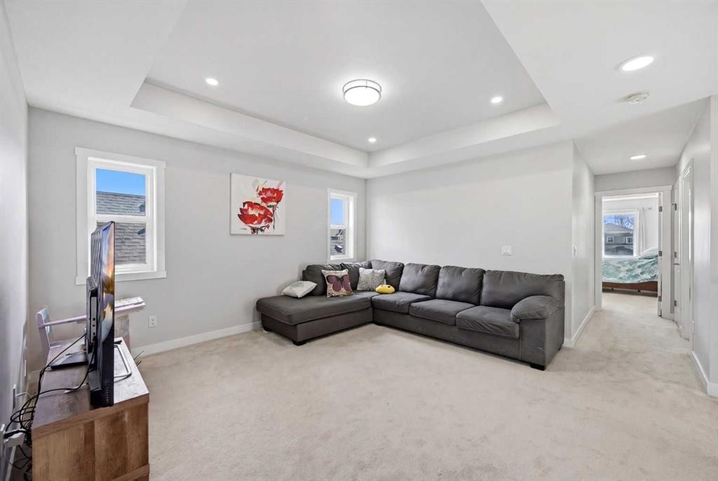 82 Legacy Glen Terrace Se, Calgary, AB - Indoor Photo Showing Living Room