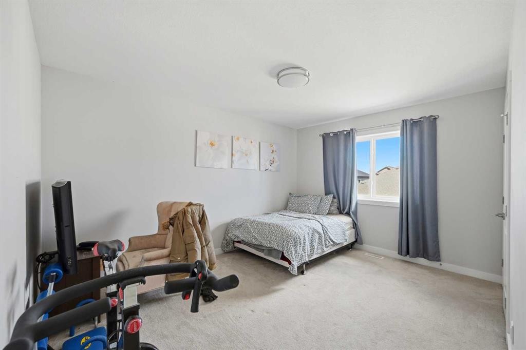 82 Legacy Glen Terrace Se, Calgary, AB - Indoor Photo Showing Bedroom