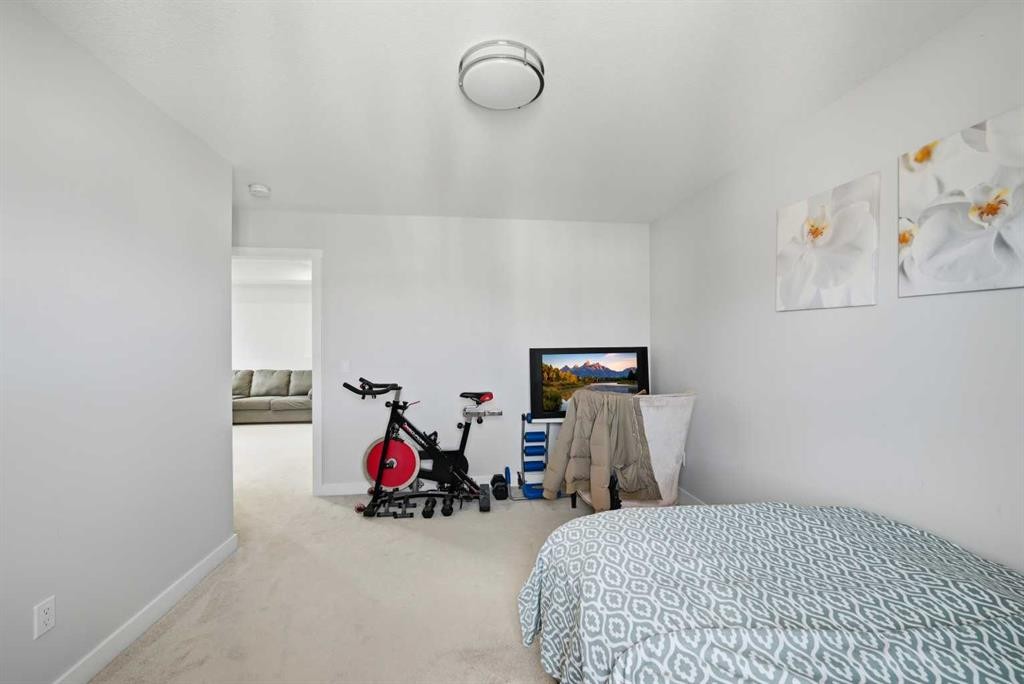 82 Legacy Glen Terrace Se, Calgary, AB - Indoor Photo Showing Bedroom