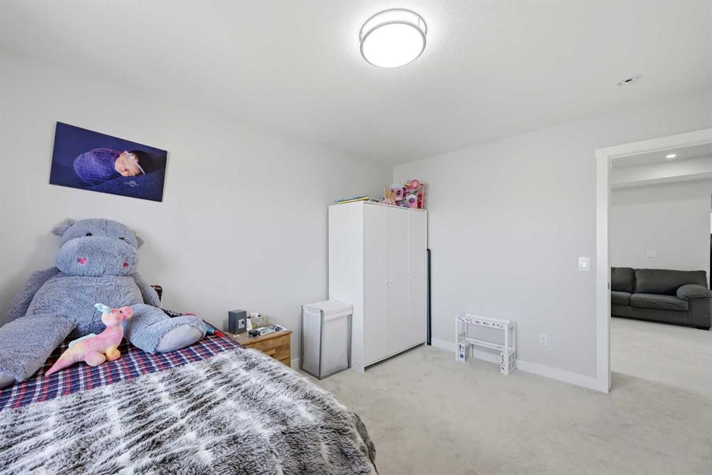 82 Legacy Glen Terrace Se, Calgary, AB - Indoor Photo Showing Bedroom