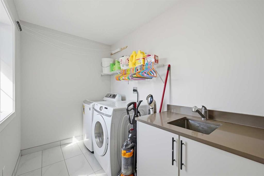 82 Legacy Glen Terrace Se, Calgary, AB - Indoor Photo Showing Laundry Room