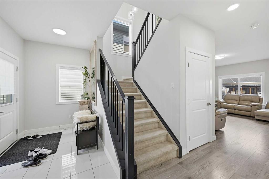 82 Legacy Glen Terrace Se, Calgary, AB - Indoor Photo Showing Other Room