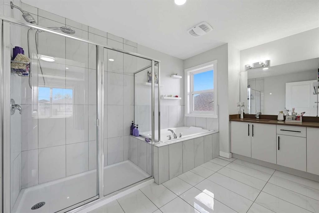 82 Legacy Glen Terrace Se, Calgary, AB - Indoor Photo Showing Bathroom