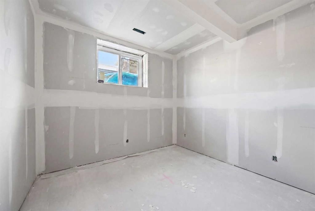 82 Legacy Glen Terrace Se, Calgary, AB - Indoor Photo Showing Other Room