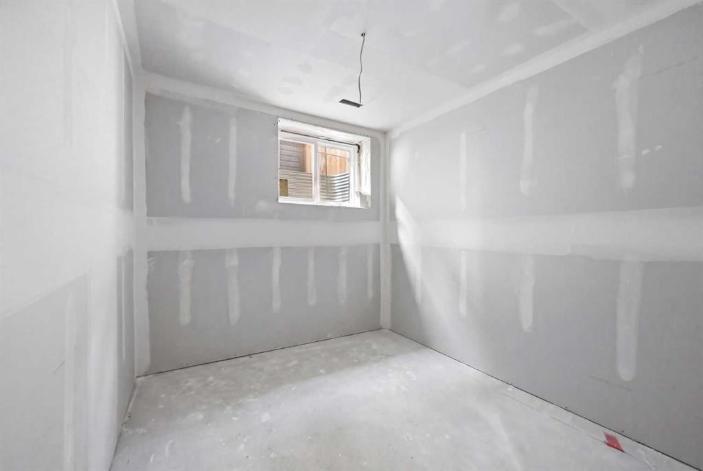 82 Legacy Glen Terrace Se, Calgary, AB - Indoor Photo Showing Other Room