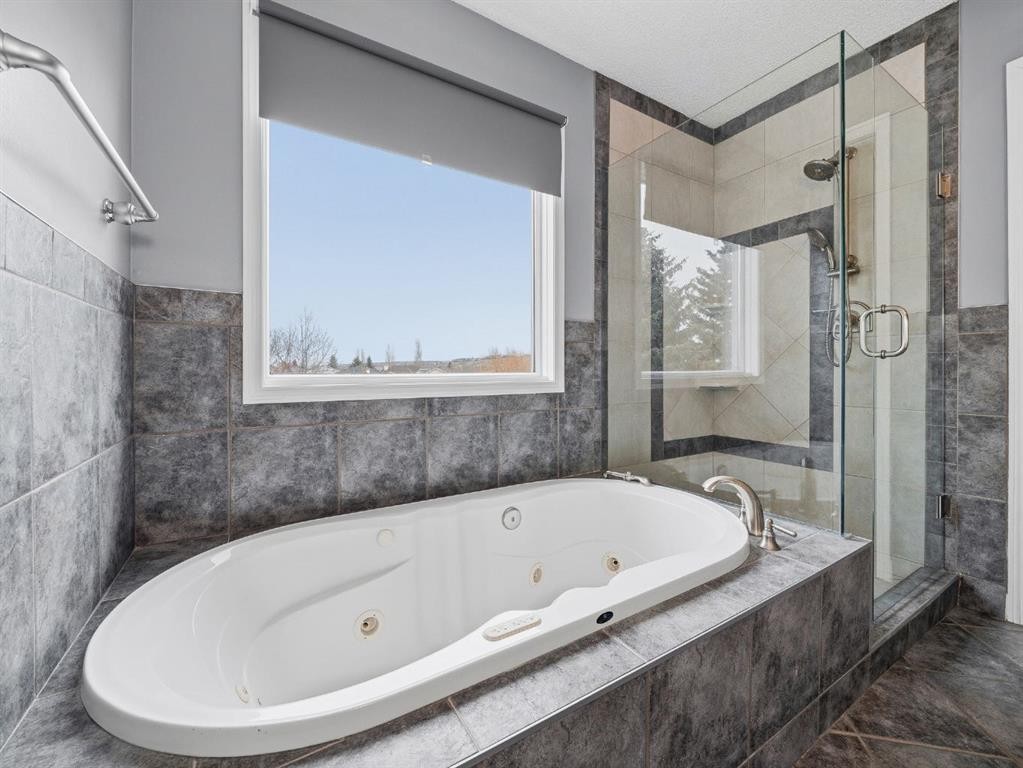 247 Hidden Valley Place Nw, Calgary, AB - Indoor Photo Showing Bathroom