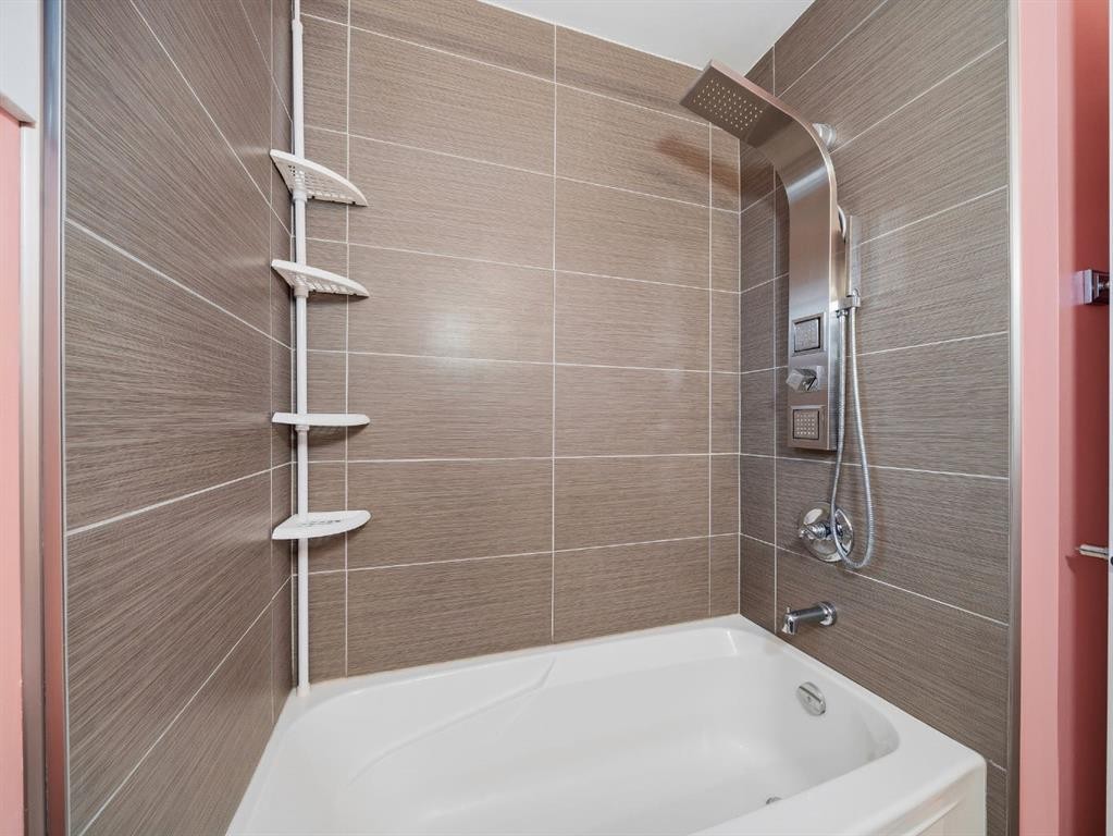 247 Hidden Valley Place Nw, Calgary, AB - Indoor Photo Showing Bathroom