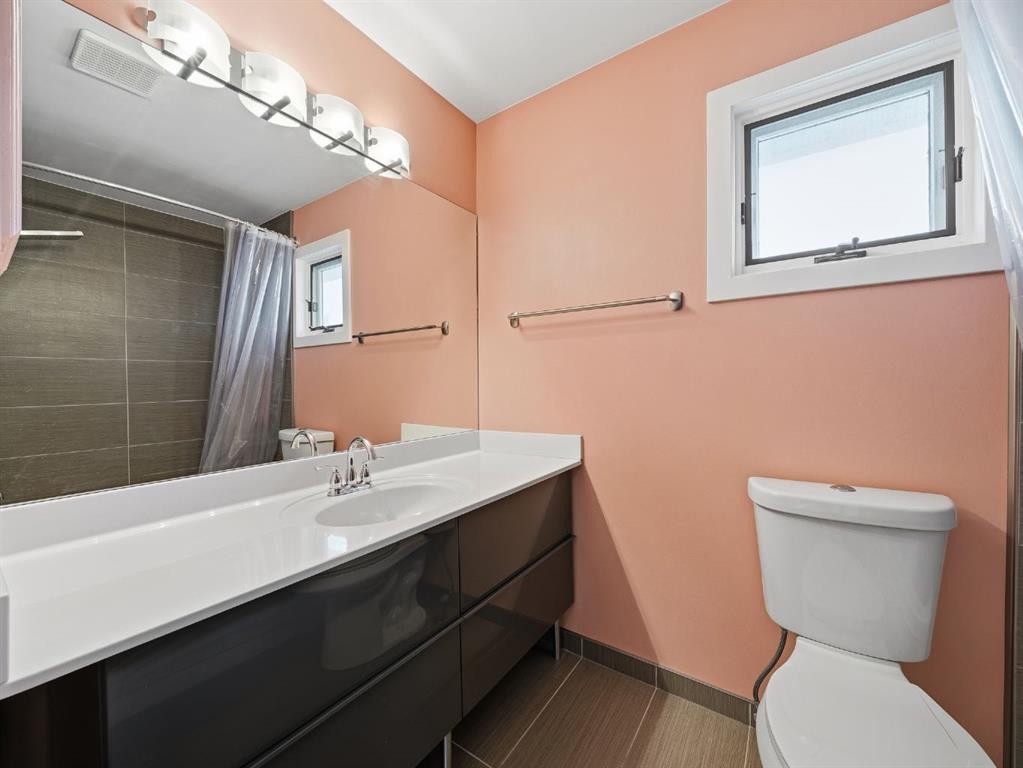 247 Hidden Valley Place Nw, Calgary, AB - Indoor Photo Showing Bathroom