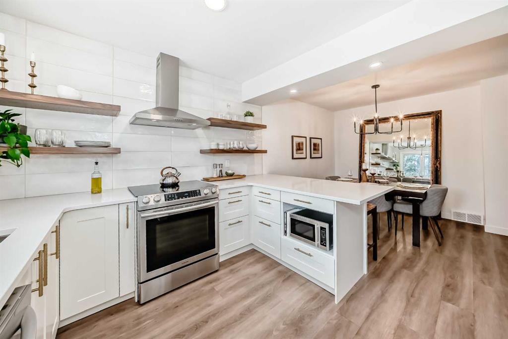 60 Point Drive Nw, Calgary, AB - Indoor Photo Showing Kitchen With Upgraded Kitchen