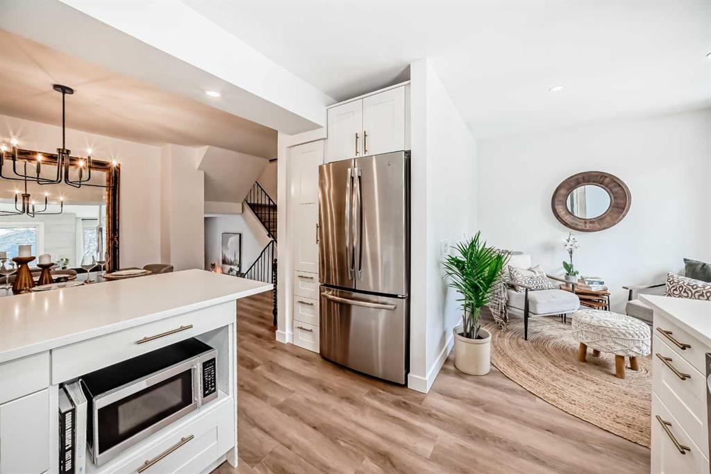 60 Point Drive Nw, Calgary, AB - Indoor Photo Showing Kitchen