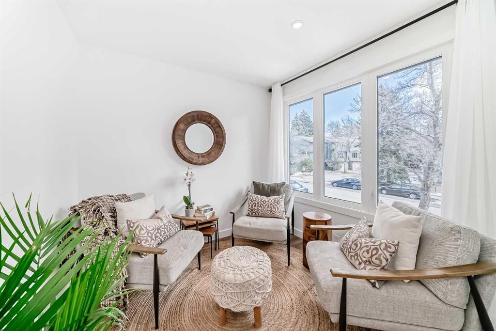 60 Point Drive Nw, Calgary, AB - Indoor Photo Showing Living Room