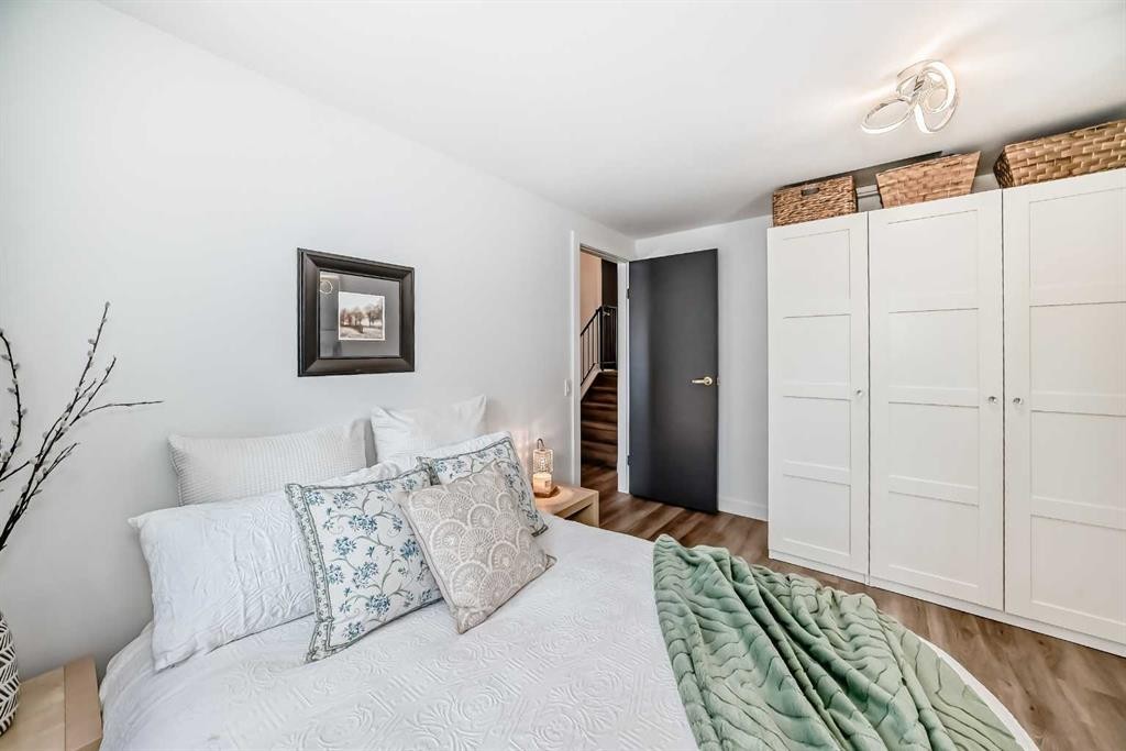 60 Point Drive Nw, Calgary, AB - Indoor Photo Showing Bedroom