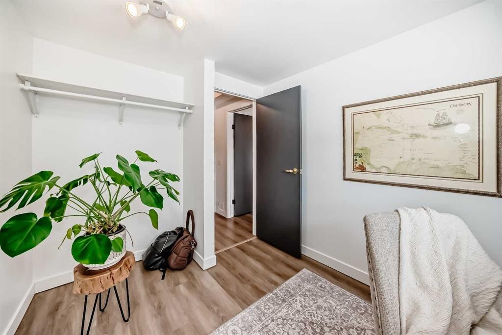 60 Point Drive Nw, Calgary, AB - Indoor Photo Showing Other Room