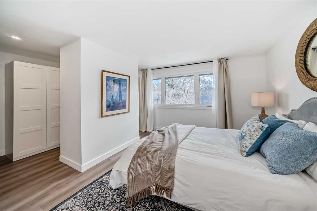 60 Point Drive Nw, Calgary, AB - Indoor Photo Showing Bedroom