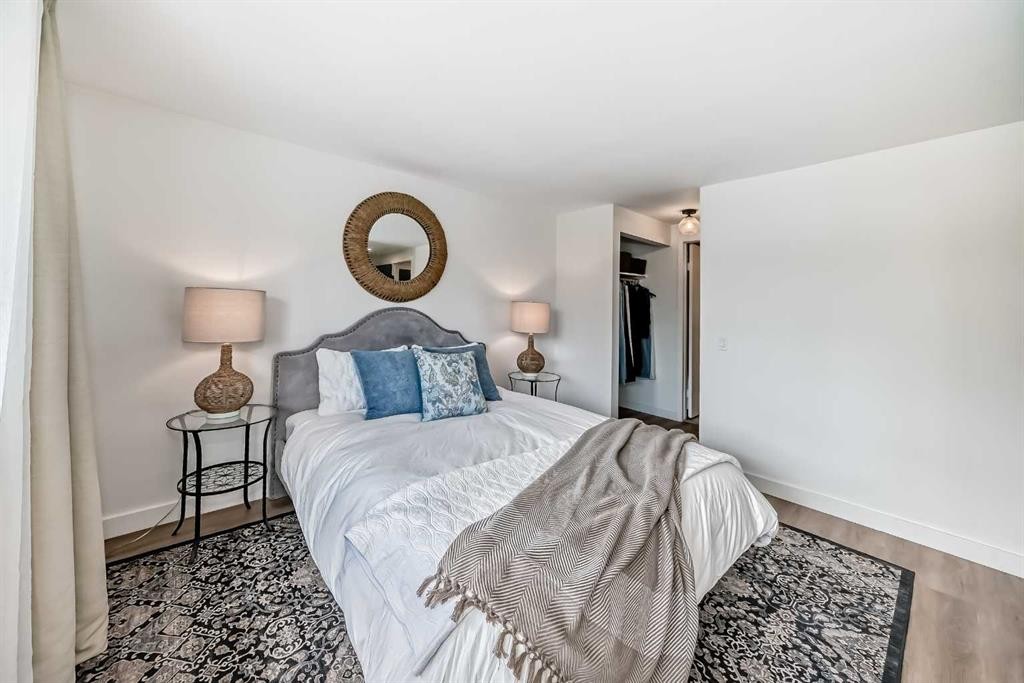 60 Point Drive Nw, Calgary, AB - Indoor Photo Showing Bedroom