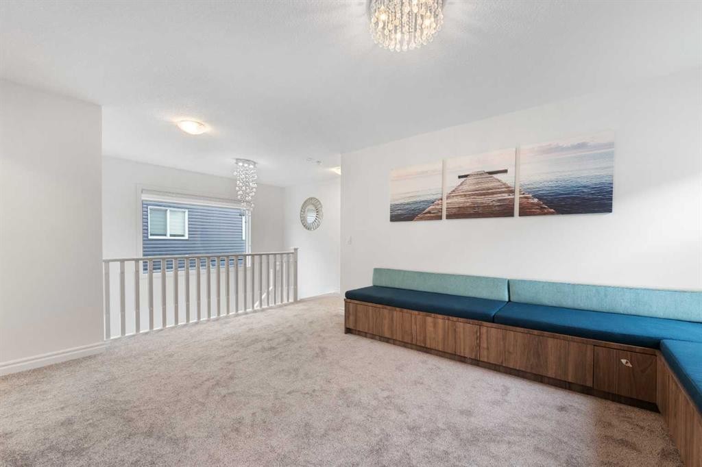 99 Evansglen Circle Nw, Calgary, AB - Indoor Photo Showing Other Room