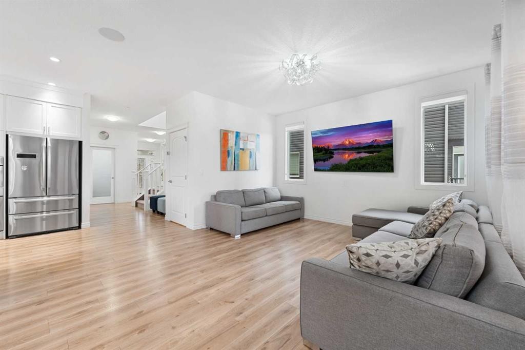 99 Evansglen Circle Nw, Calgary, AB - Indoor Photo Showing Living Room