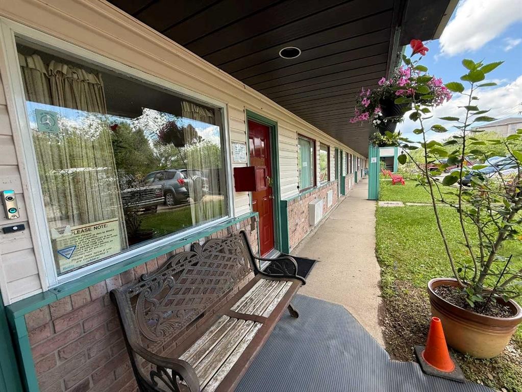 703 9 Highway South, Drumheller, AB