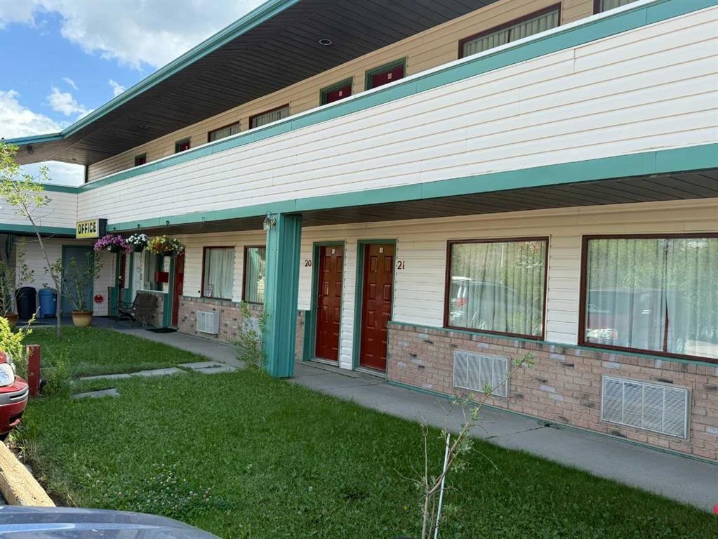 703 9 Highway South, Drumheller, AB