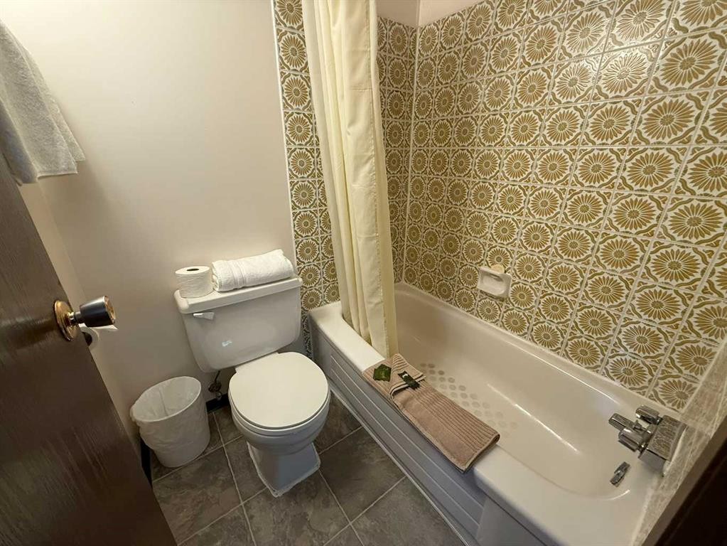 703 9 Highway South, Drumheller, AB