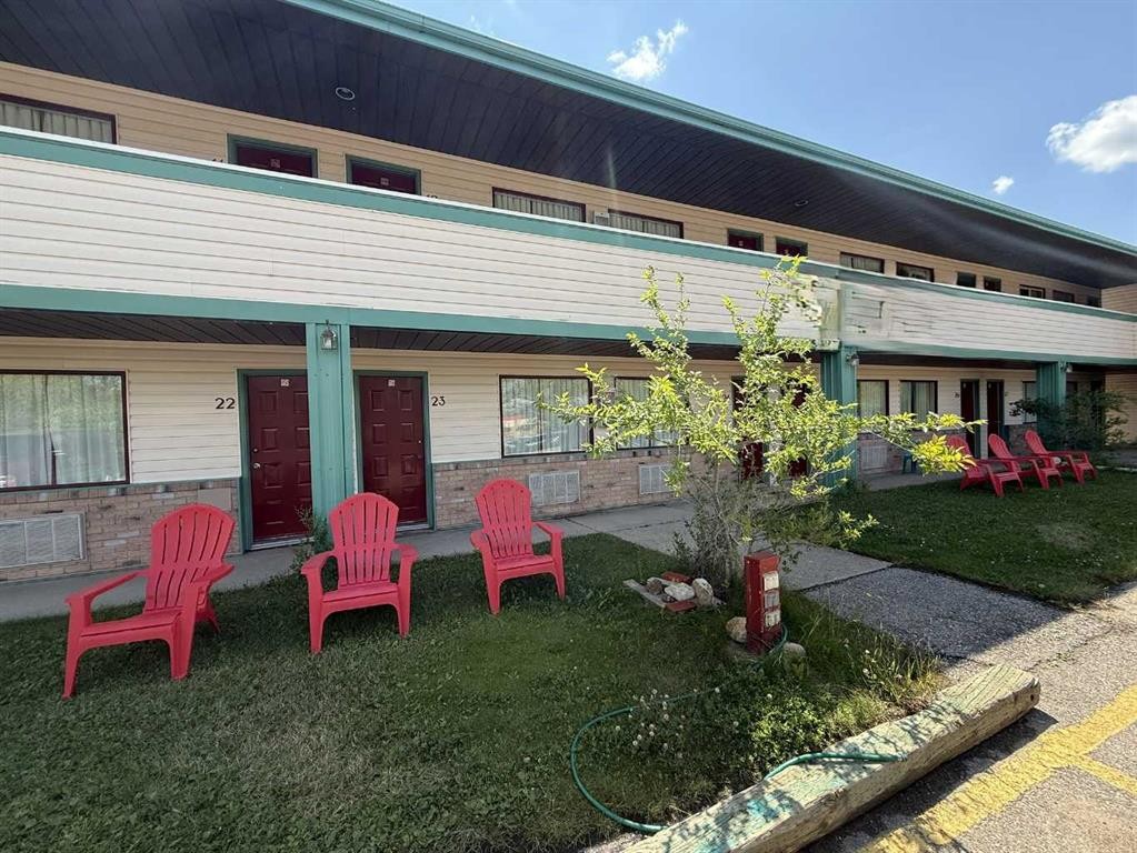 703 9 Highway South, Drumheller, AB