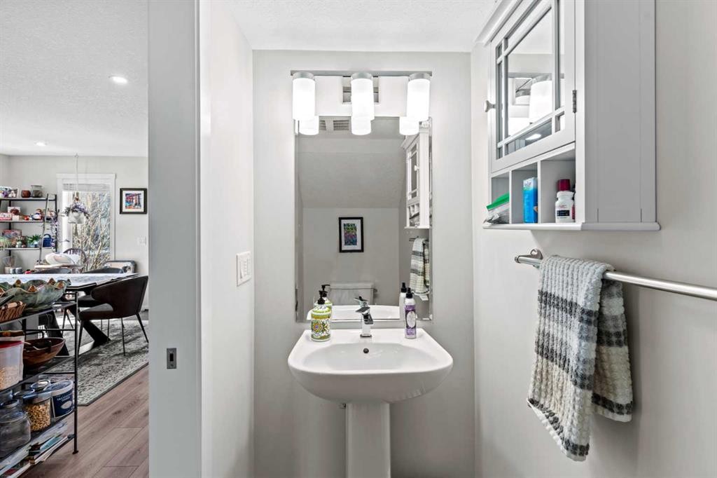 310 Seton Circle Se, Calgary, AB - Indoor Photo Showing Bathroom