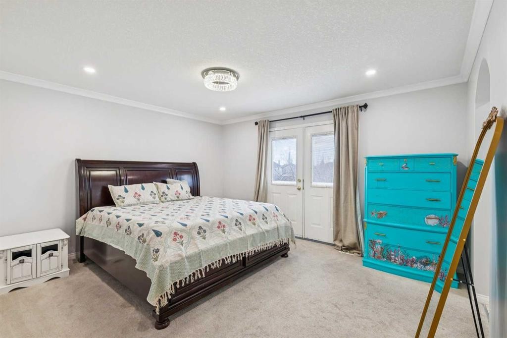 450 Wentworth Place Sw, Calgary, AB - Indoor Photo Showing Bedroom