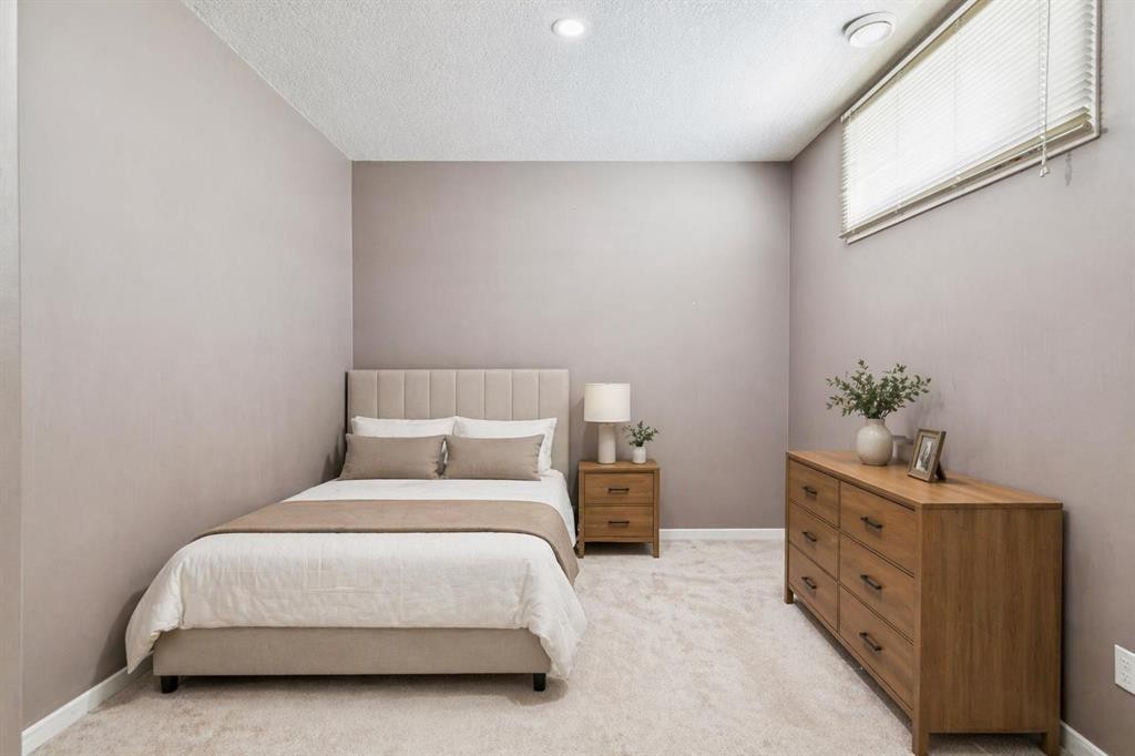 450 Wentworth Place Sw, Calgary, AB - Indoor Photo Showing Bedroom