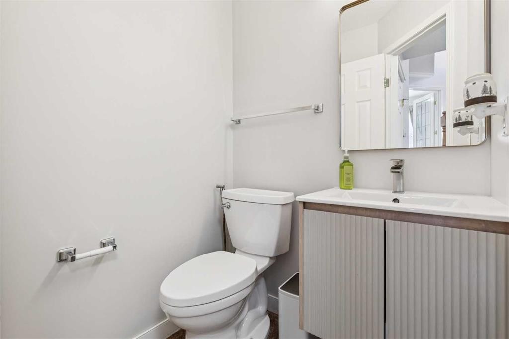 450 Wentworth Place Sw, Calgary, AB - Indoor Photo Showing Bathroom