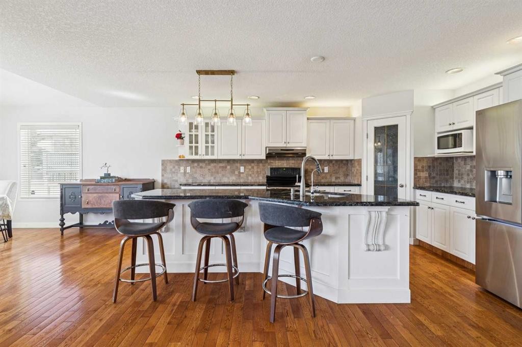 450 Wentworth Place Sw, Calgary, AB - Indoor Photo Showing Kitchen With Stainless Steel Kitchen