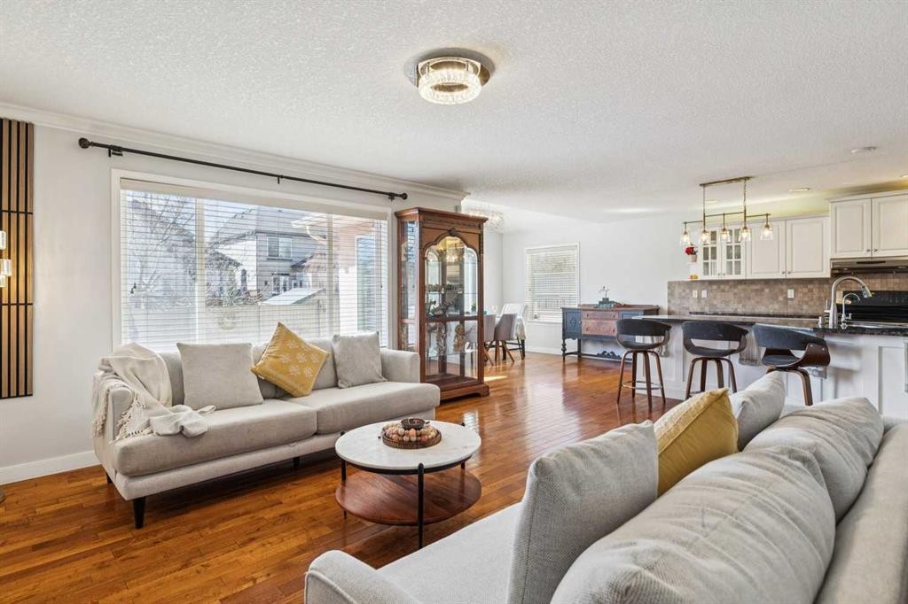 450 Wentworth Place Sw, Calgary, AB - Indoor Photo Showing Living Room