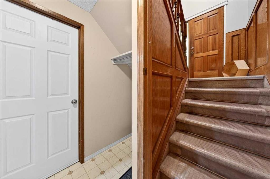 4748 Rundlehorn Drive Ne, Calgary, AB - Indoor Photo Showing Other Room