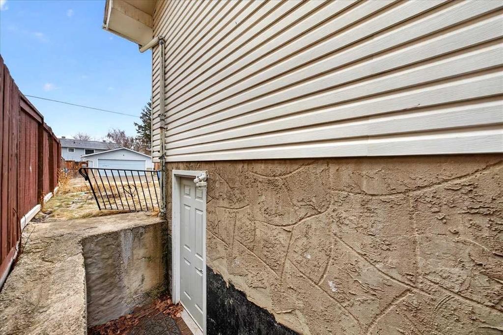 4748 Rundlehorn Drive Ne, Calgary, AB - Outdoor