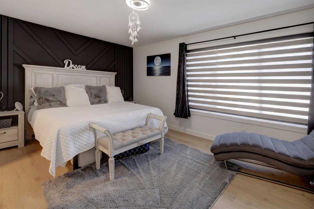 4620 30 Avenue Sw, Calgary, AB - Indoor Photo Showing Bedroom