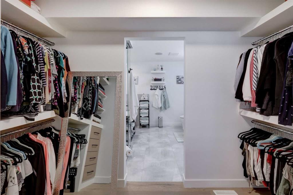 4620 30 Avenue Sw, Calgary, AB - Indoor With Storage