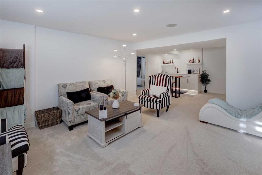 4620 30 Avenue Sw, Calgary, AB - Indoor Photo Showing Other Room