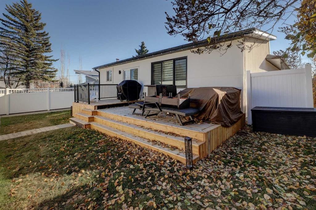 4620 30 Avenue Sw, Calgary, AB - Outdoor With Deck Patio Veranda