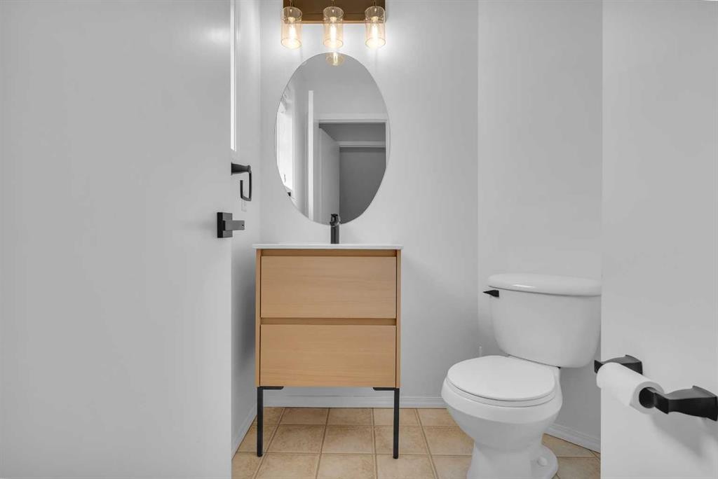 281 Elgin Gardens Se, Calgary, AB - Indoor Photo Showing Bathroom