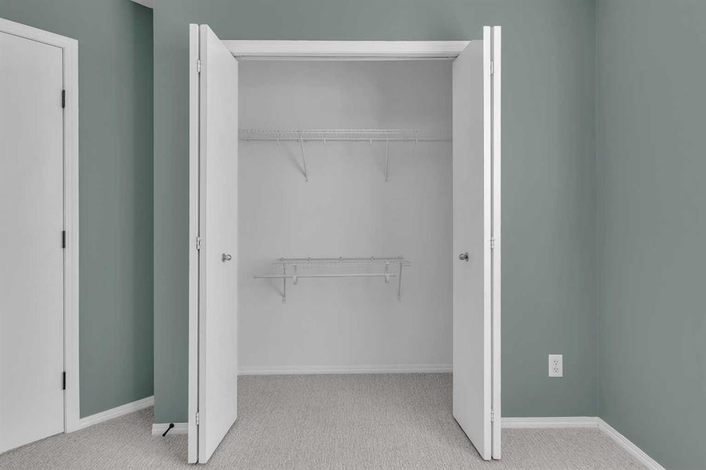 281 Elgin Gardens Se, Calgary, AB - Indoor Photo Showing Other Room