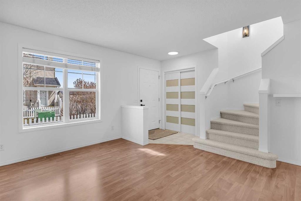 281 Elgin Gardens Se, Calgary, AB - Indoor Photo Showing Other Room