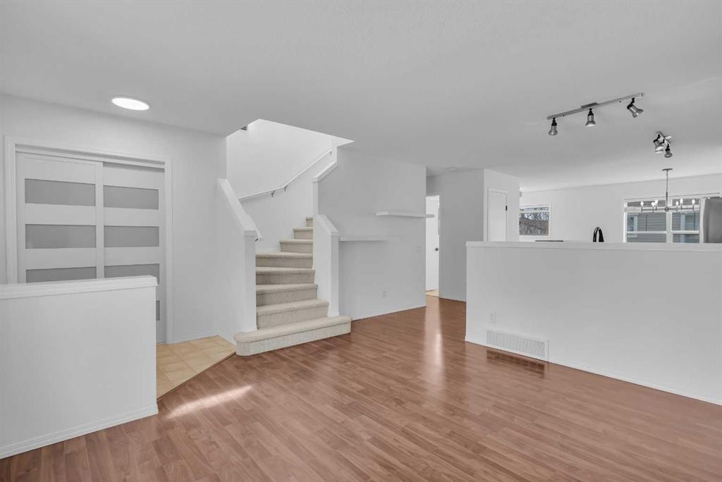 281 Elgin Gardens Se, Calgary, AB - Indoor Photo Showing Other Room