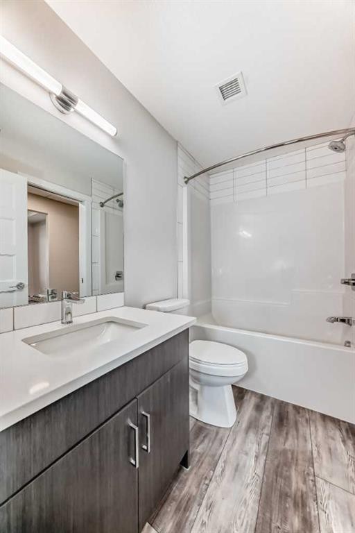 311-55 Wolf Hollow Crescent Se, Calgary, AB - Indoor Photo Showing Bathroom