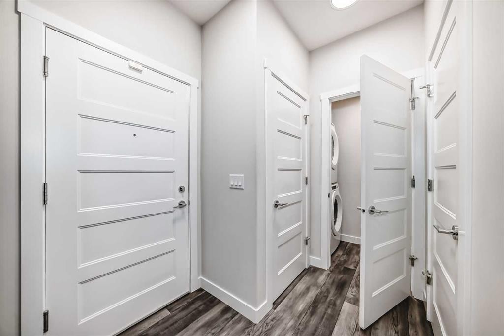 311-55 Wolf Hollow Crescent Se, Calgary, AB - Indoor Photo Showing Other Room